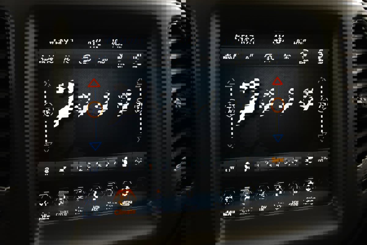 Used 2018 Jeep Compass Latitude w/ Popular Equipment Group image 28