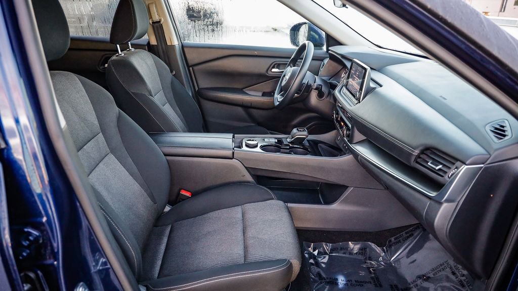 Used 2024 Nissan Rogue SV image 17