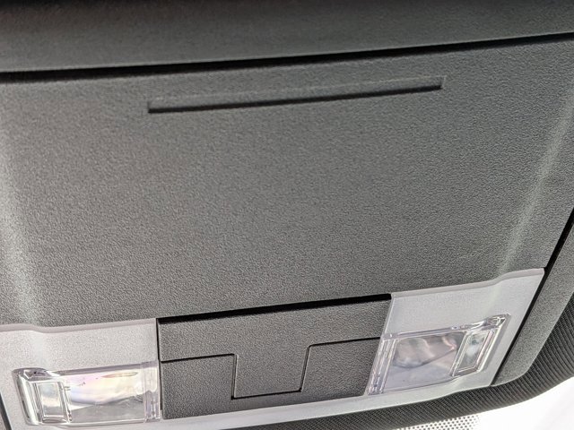 Used 2019 Ford Explorer XLT w/ Equipment Group 202A FWD image 9