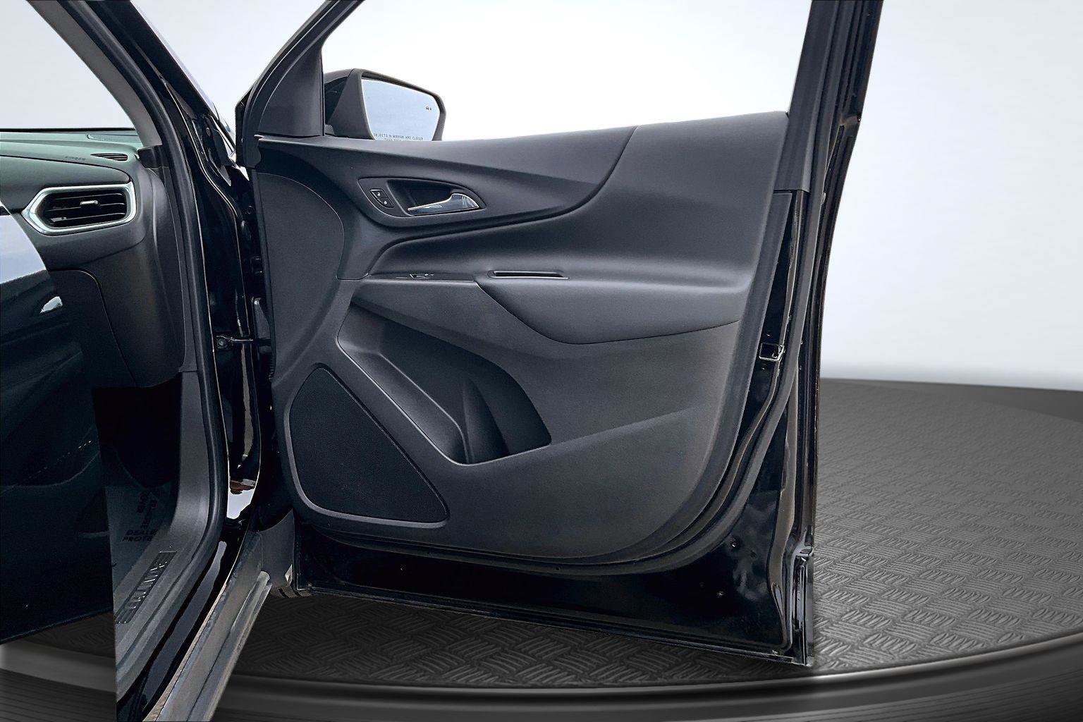 Used 2020 Chevrolet Equinox LT image 25