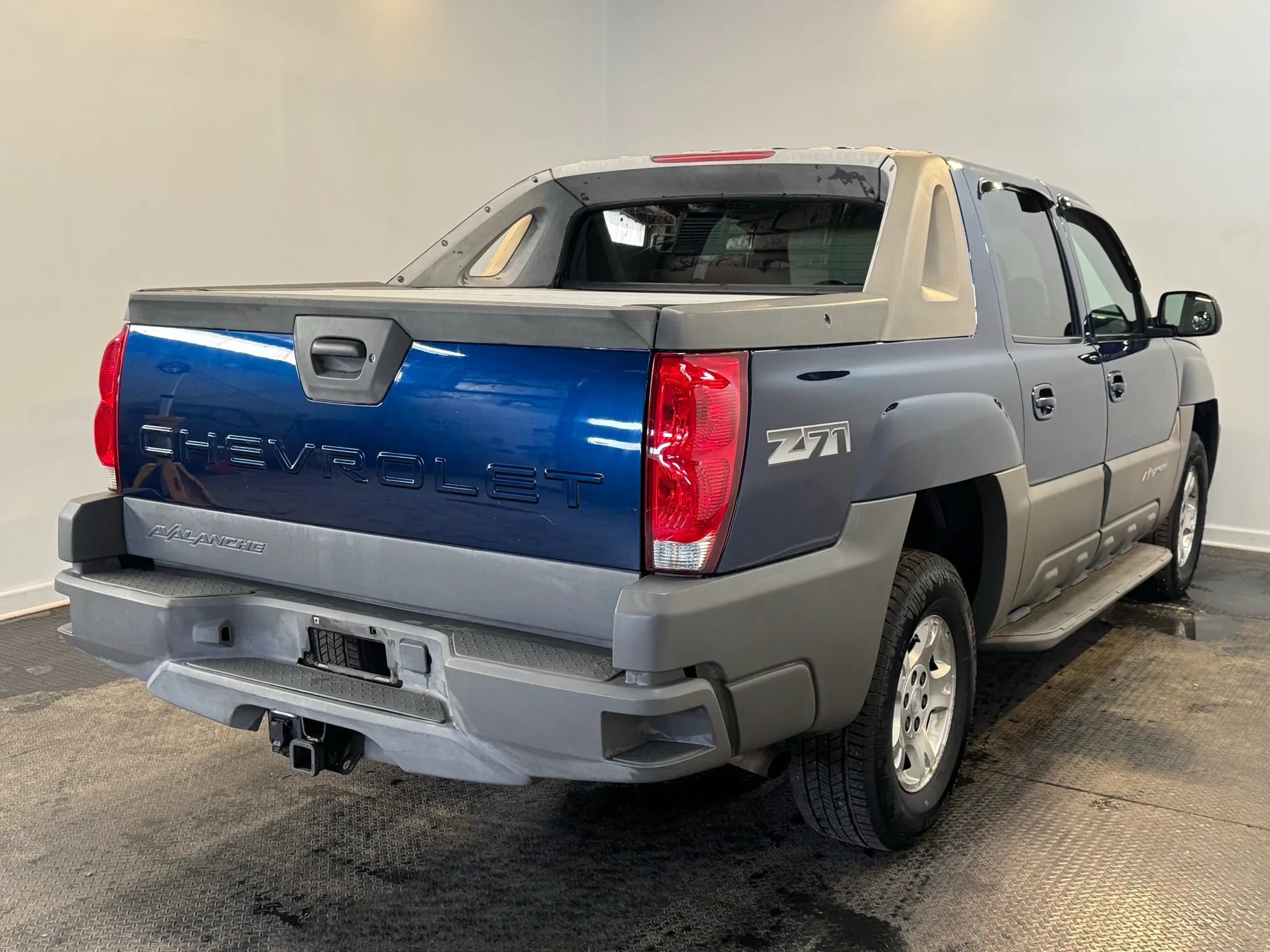 Used 2002 Chevrolet Avalanche 4x4 w/ Off-Road Suspension Pkg image 6