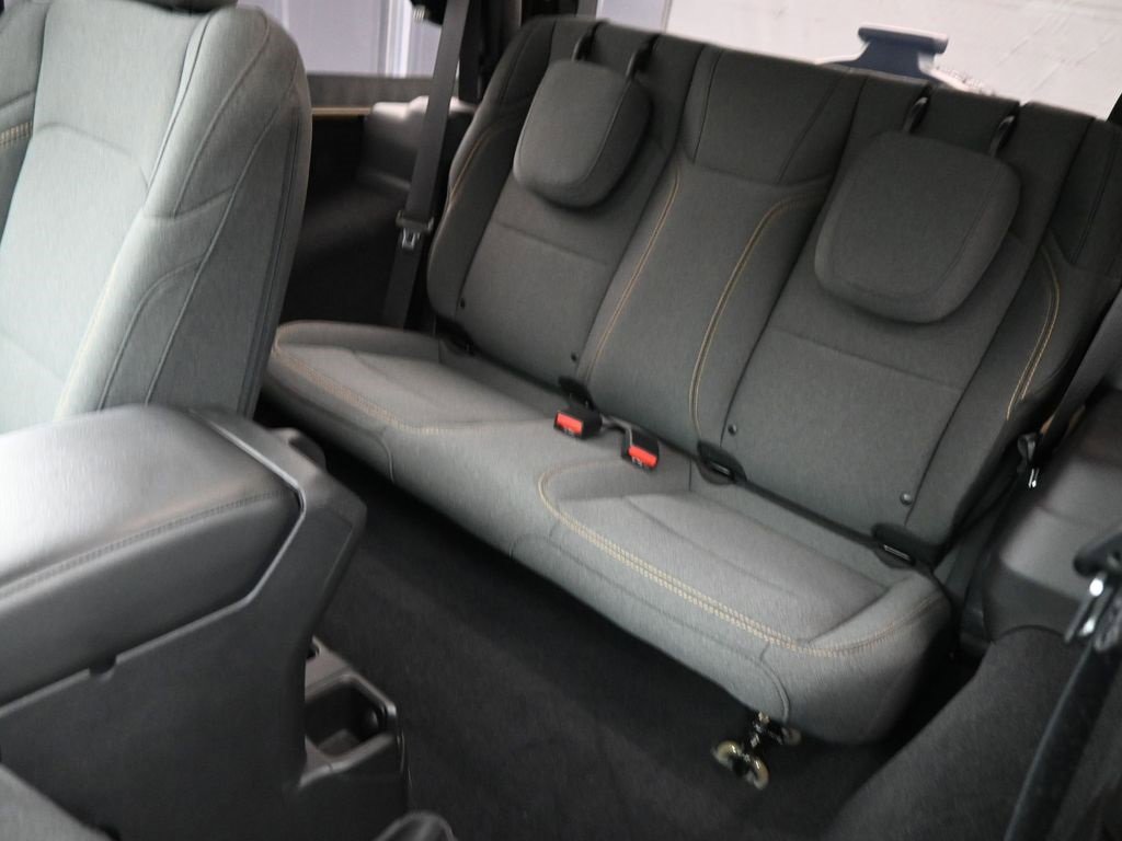 Used 2025 Jeep Wrangler Sport image 22