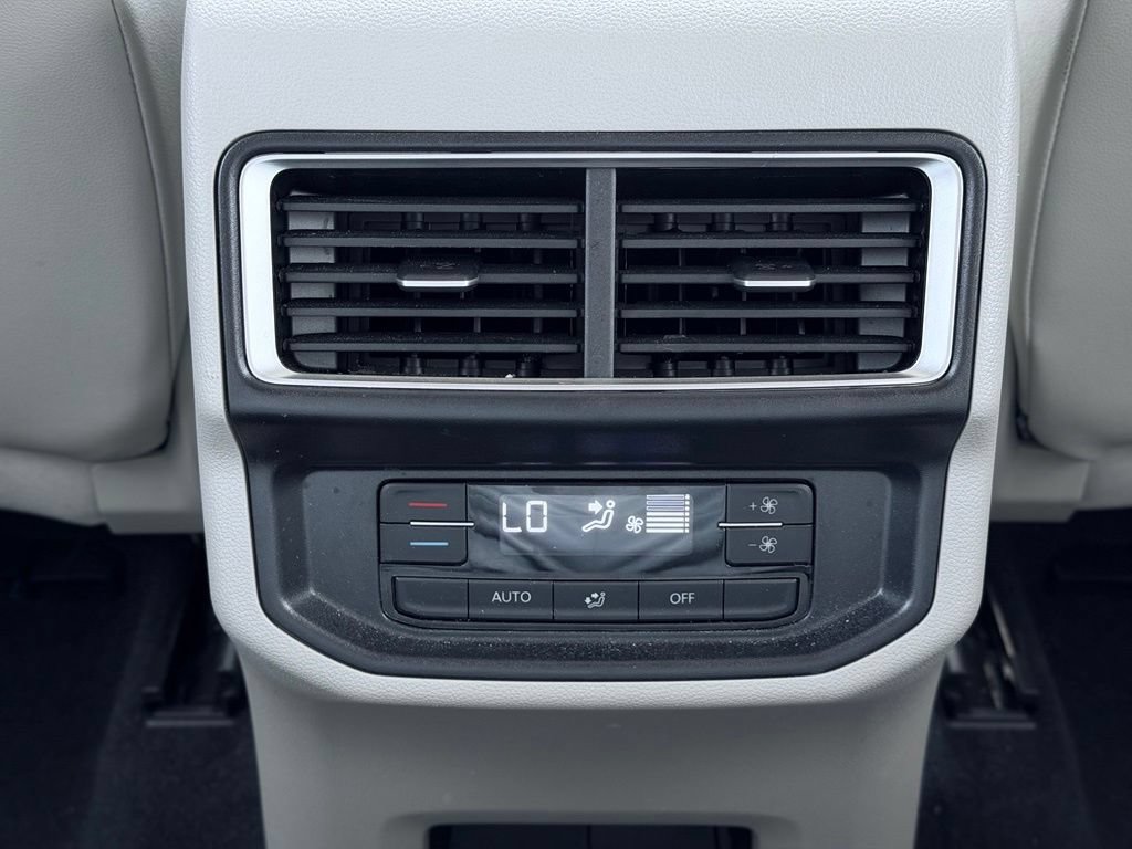 Used 2025 Volkswagen Atlas SE AWD/4WD image 26