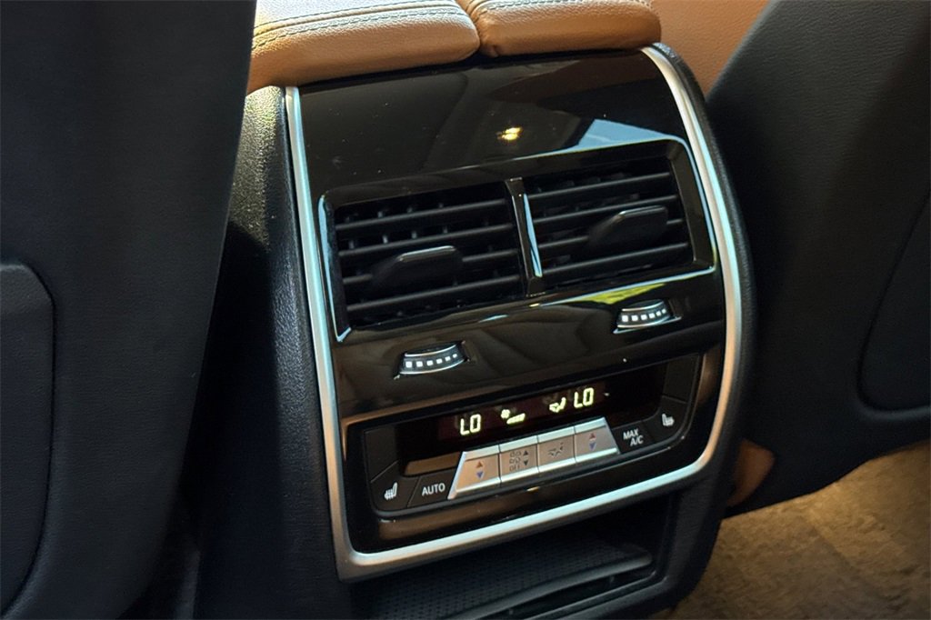 Used 2022 BMW X7 xDrive40i w/ Executive Package image 14