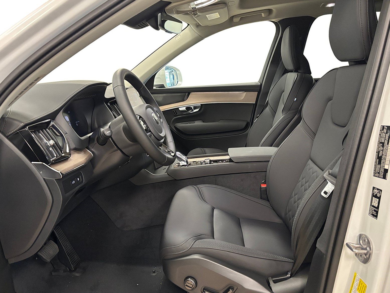 New 2026 Volvo XC90 T8 Plus w/ Protection Package Premier AWD/4WD image 11