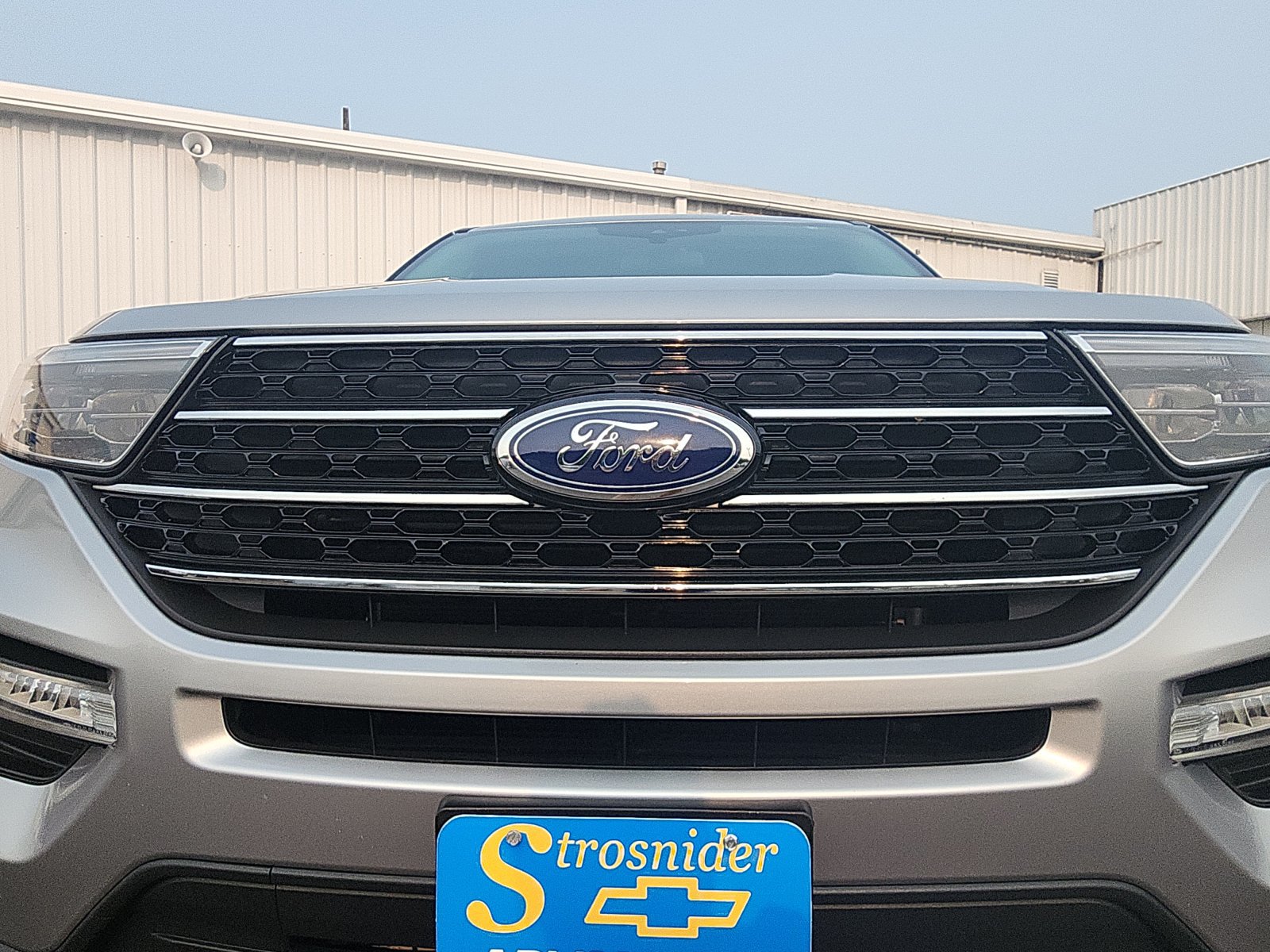 Used 2020 Ford Explorer XLT w/ Equipment Group 202A AWD/4WD image 14