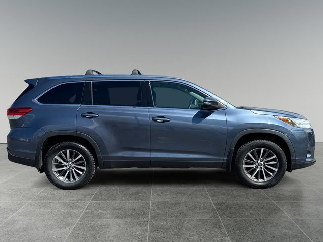 Used 2019 Toyota Highlander XLE AWD/4WD image 7