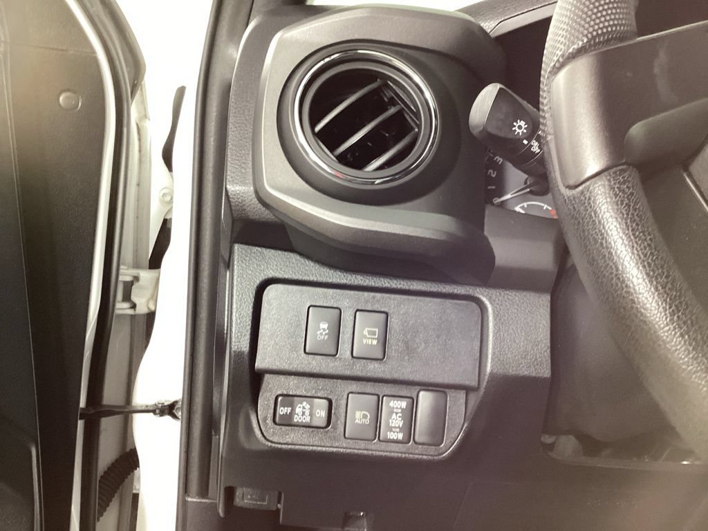 Used 2021 Toyota Tacoma TRD Off-Road w/ Advanced Technology Package AWD/4WD image 13