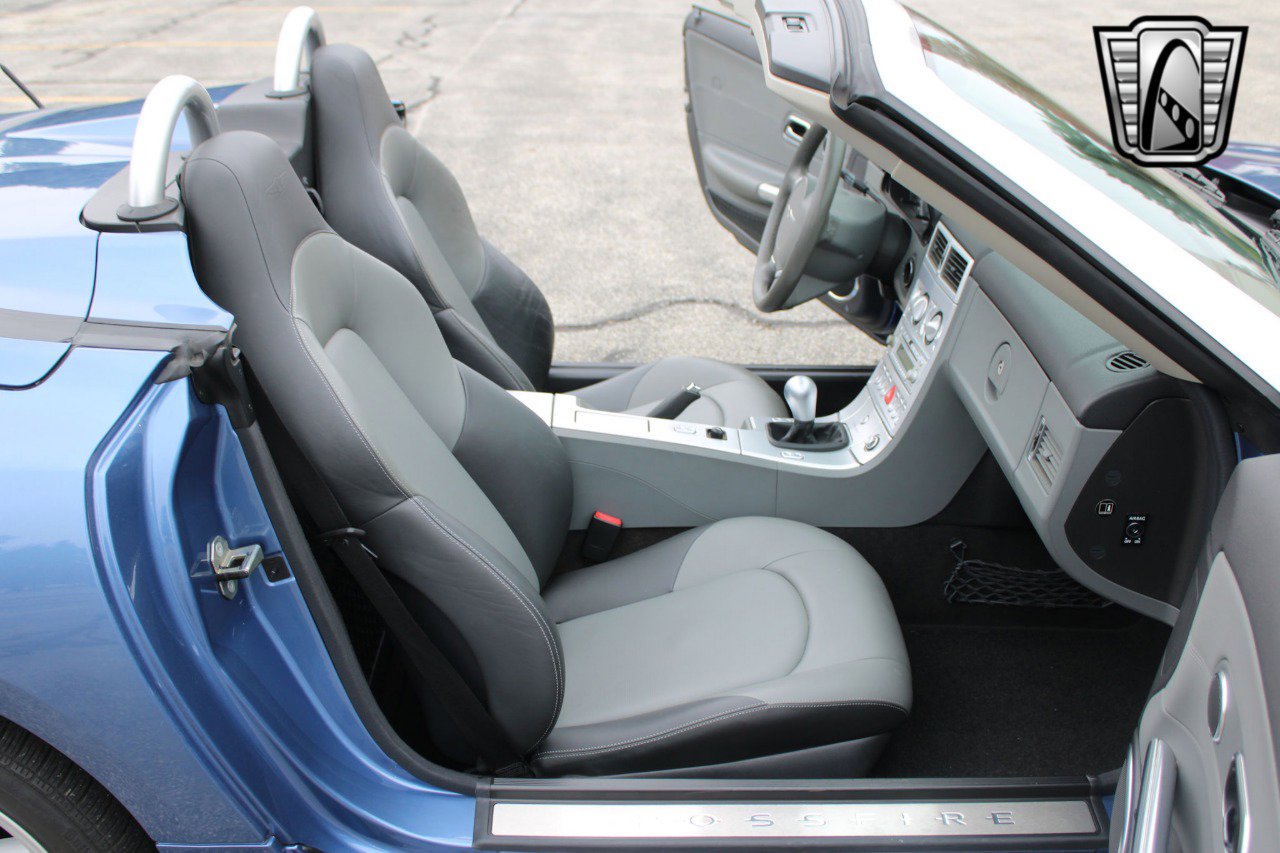 Used 2007 Chrysler Crossfire Limited image 25