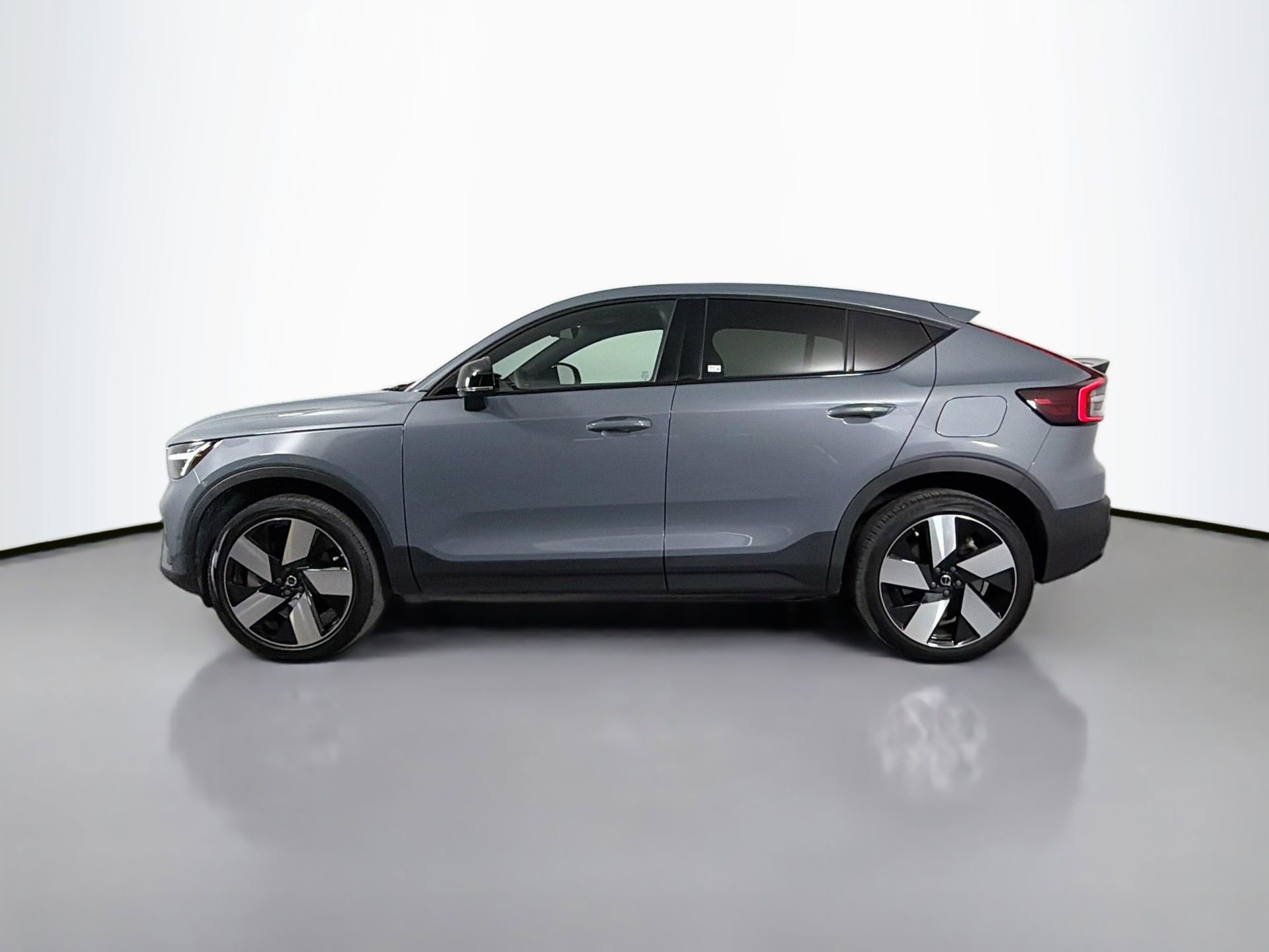 Certified 2023 Volvo C40 P8 Recharge Ultimate image 9