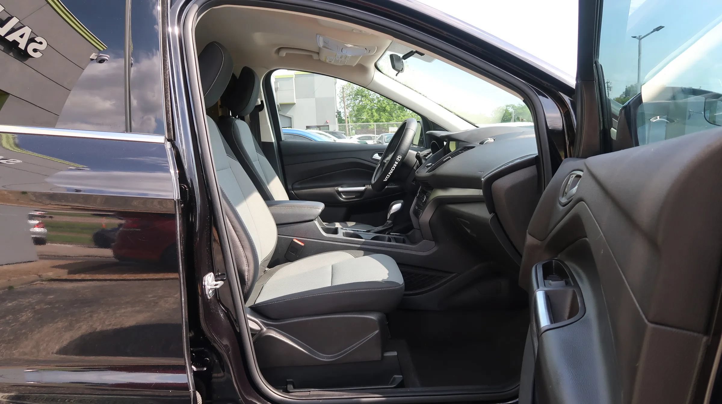 Used 2019 Ford Escape SE FWD image 25