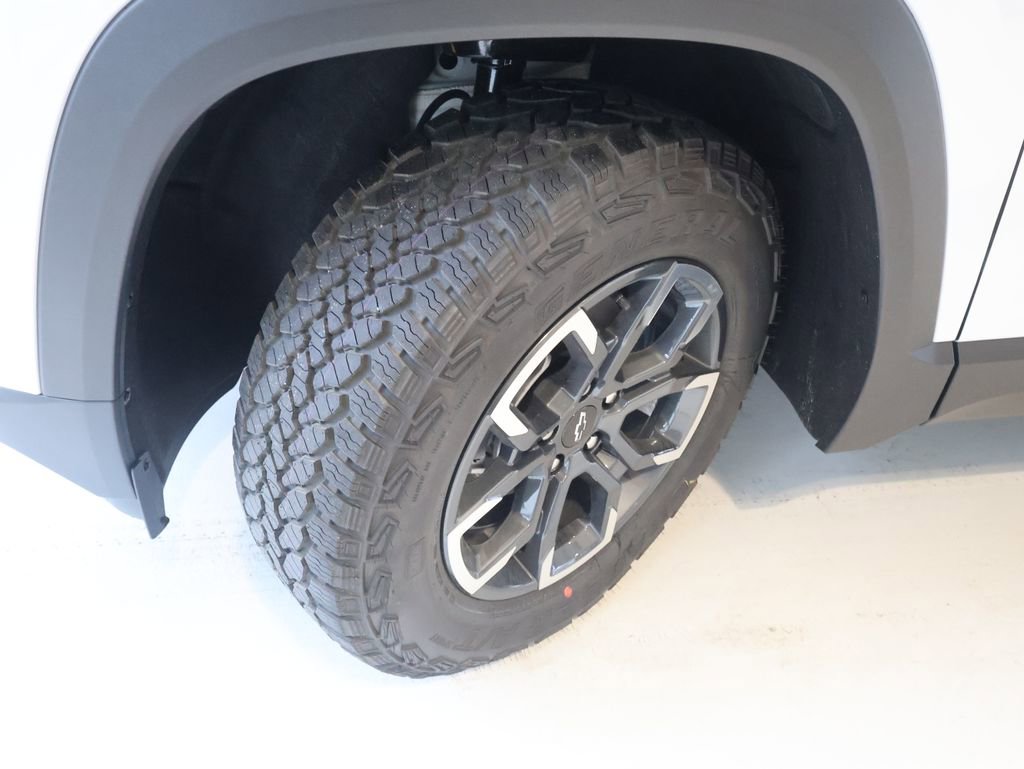 New 2026 Chevrolet Equinox ACTIV w/ Safety and Technology Package image 38