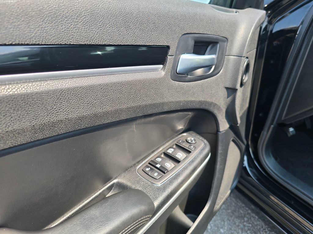 Used 2023 Chrysler 300 Touring RWD image 11