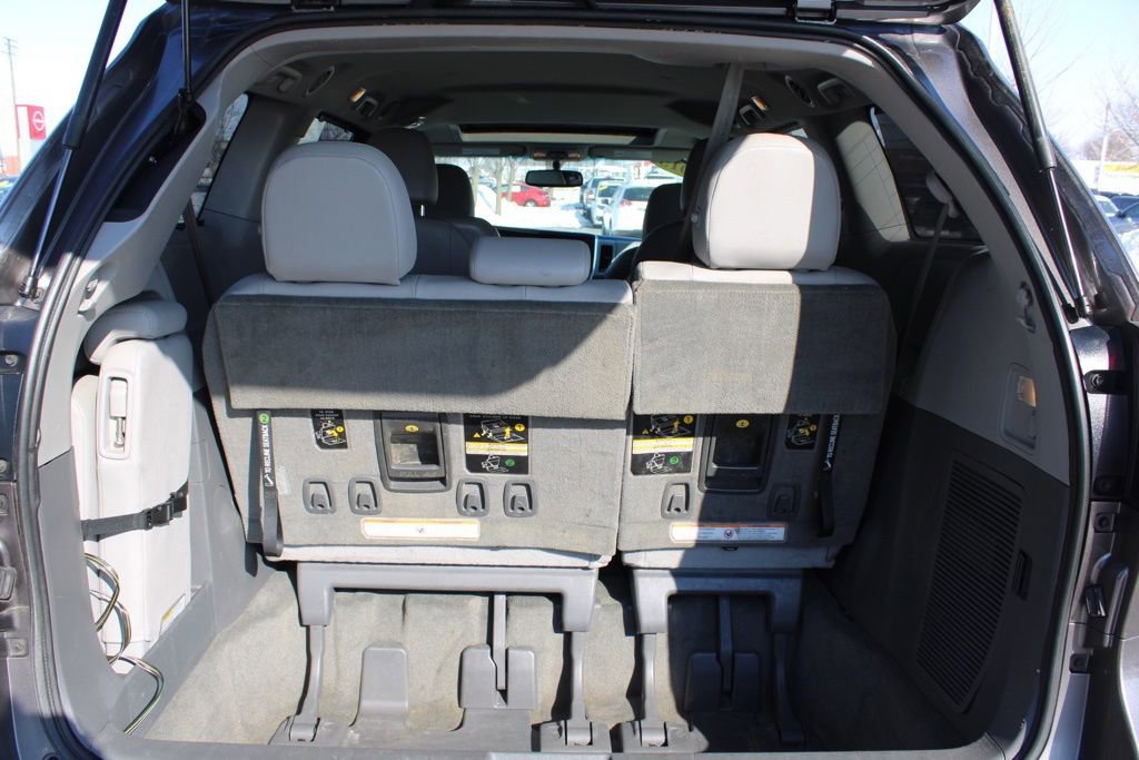 Used 2015 Toyota Sienna XLE image 10