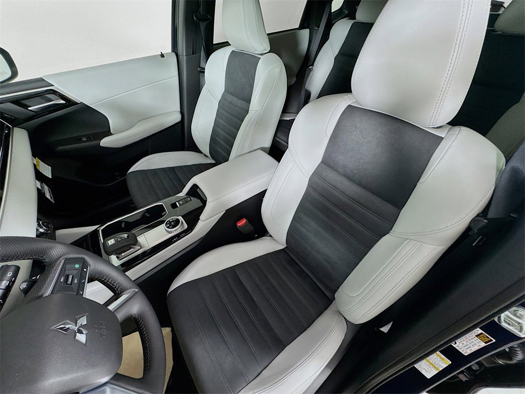 New 2025 Mitsubishi Outlander SE image 22