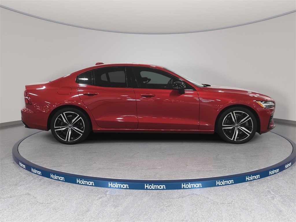 Used 2022 Volvo S60 T8 R-Design image 5