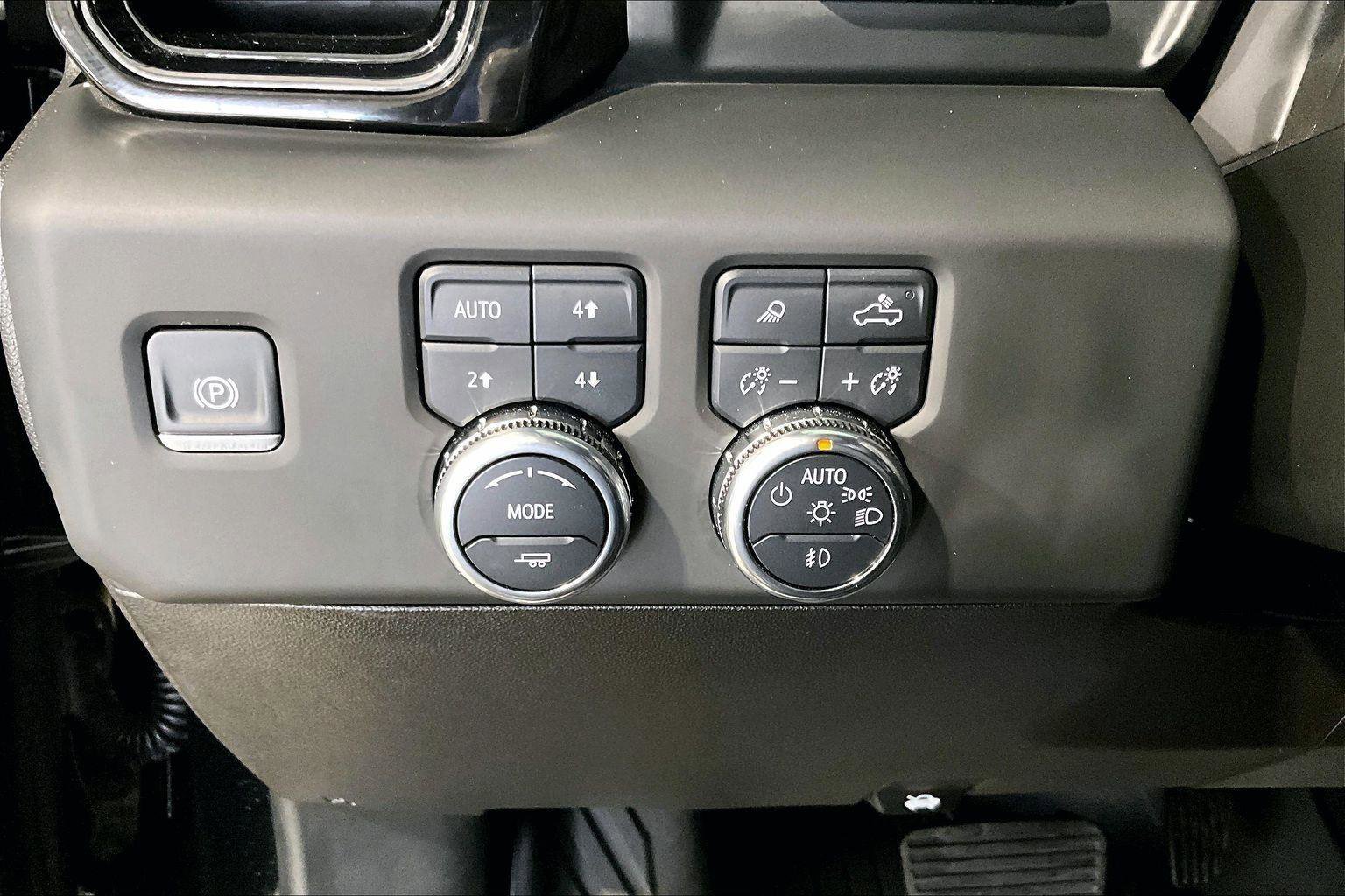 Used 2025 GMC Sierra 1500 AT4 w/ AT4 Premium Package image 32