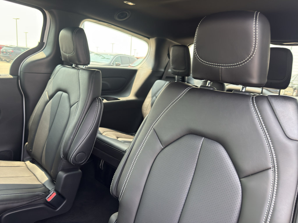 New 2026 Chrysler Pacifica Select w/ S Appearance Package FWD image 32