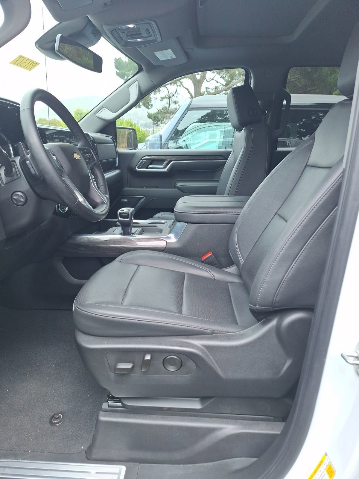 Used 2025 Chevrolet Silverado 1500 LTZ w/ Z71 Off-Road Package AWD/4WD image 11