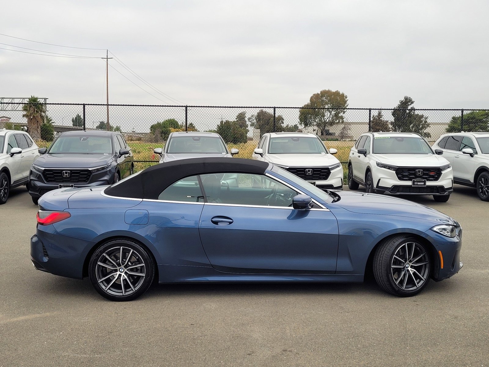 Used 2021 BMW 430i Convertible w/ Premium Package image 3