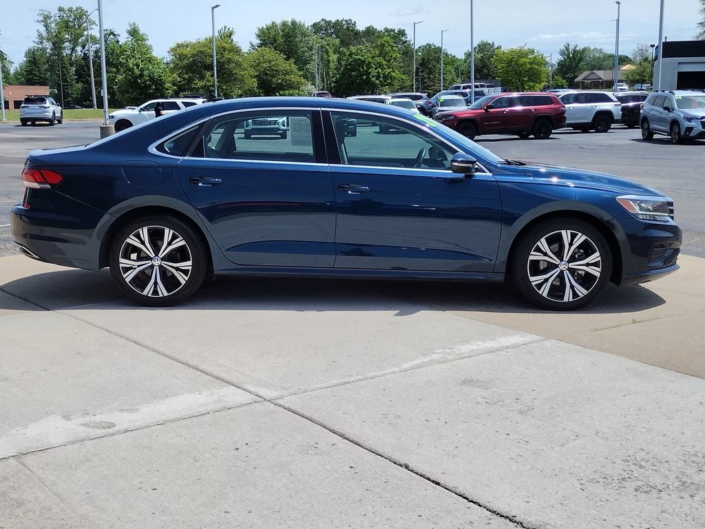 Used 2021 Volkswagen Passat 2.0T SE FWD image 14