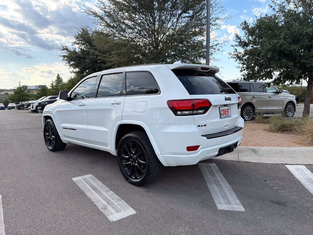 Used 2017 Jeep Grand Cherokee Altitude AWD/4WD image 7