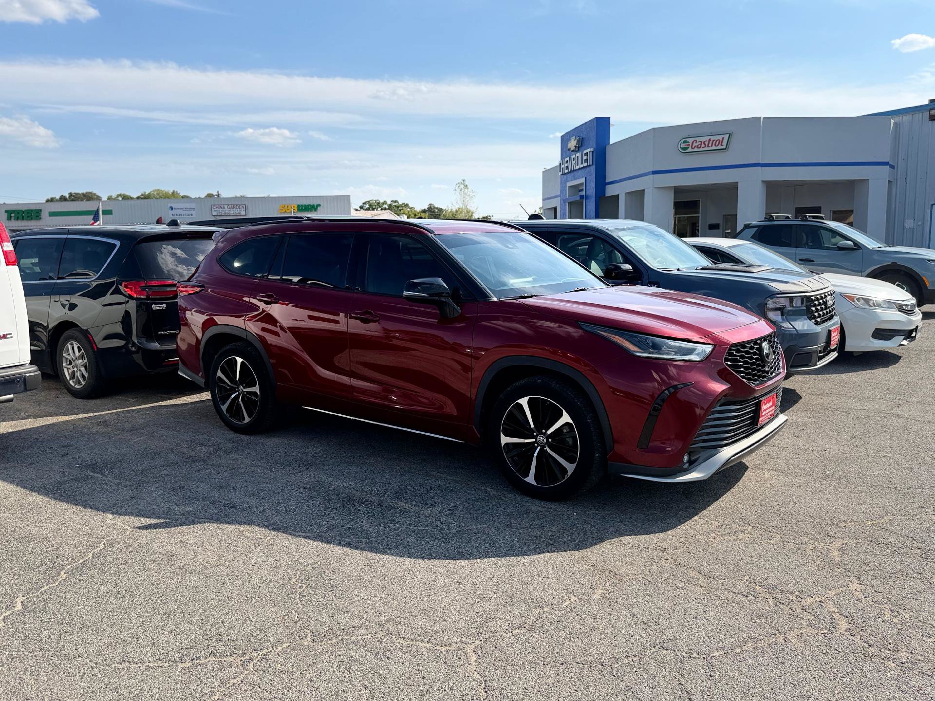 Used 2021 Toyota Highlander XSE FWD image 4