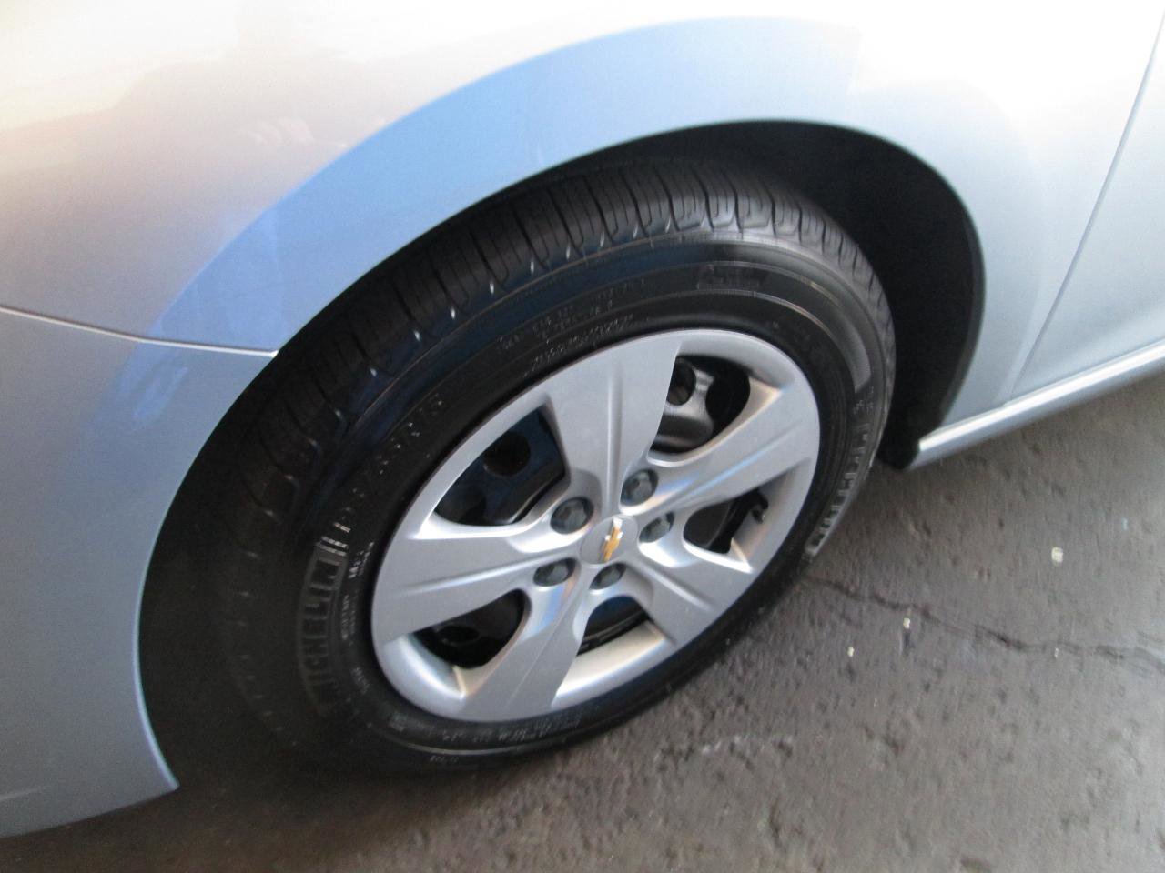 Used 2018 Chevrolet Cruze LS image 34