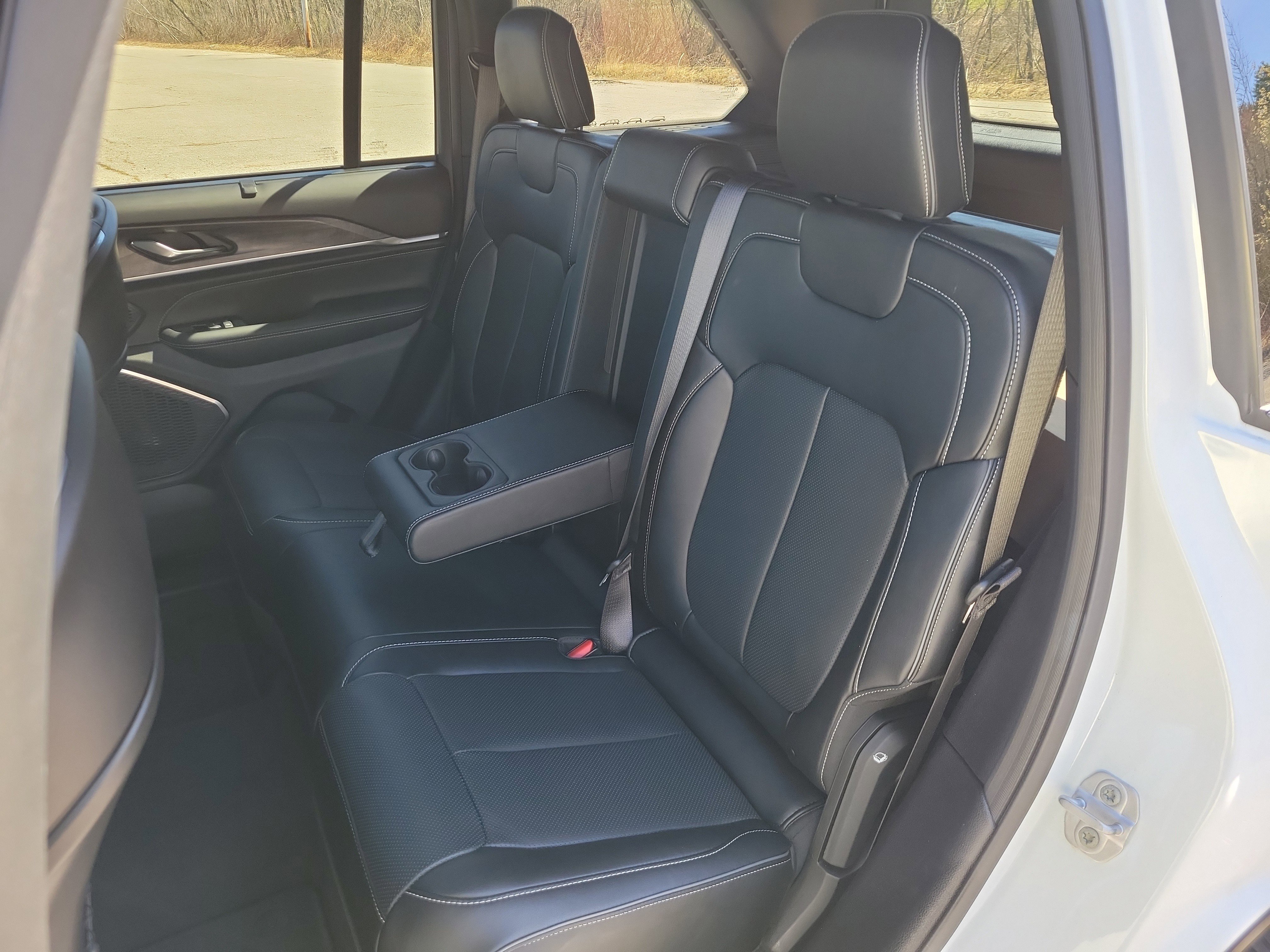 Used 2025 Jeep Grand Cherokee Overland w/ Adv Protech Group III AWD/4WD image 16