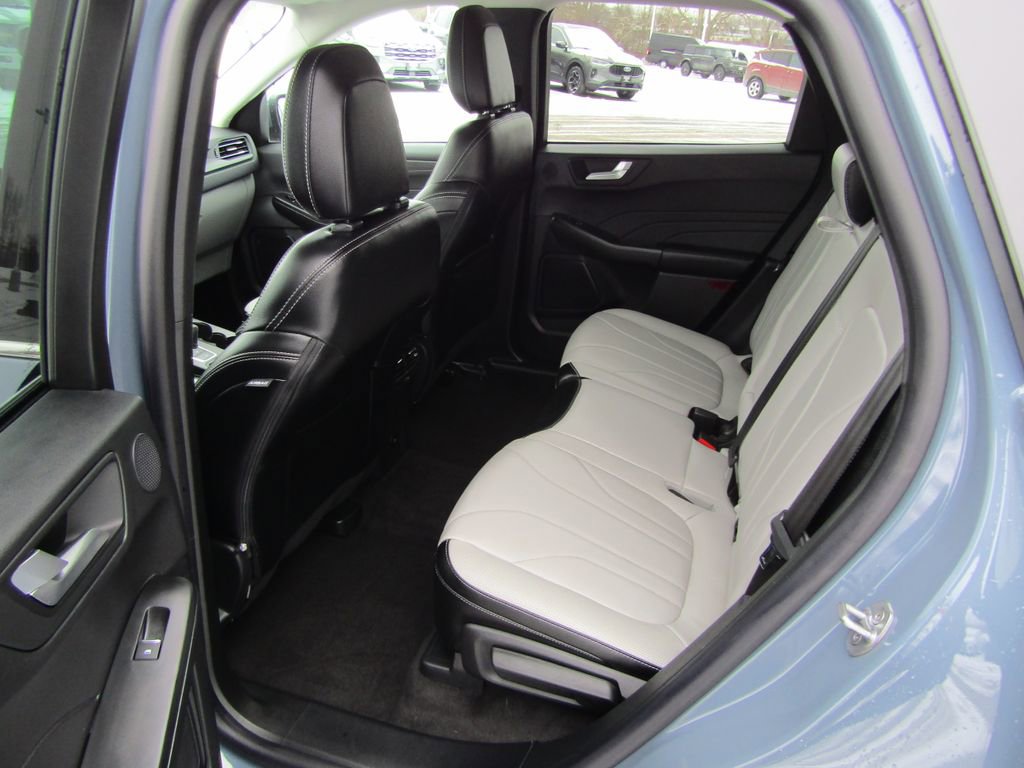 Used 2025 Ford Escape SE w/ PHEV Premium Package image 30