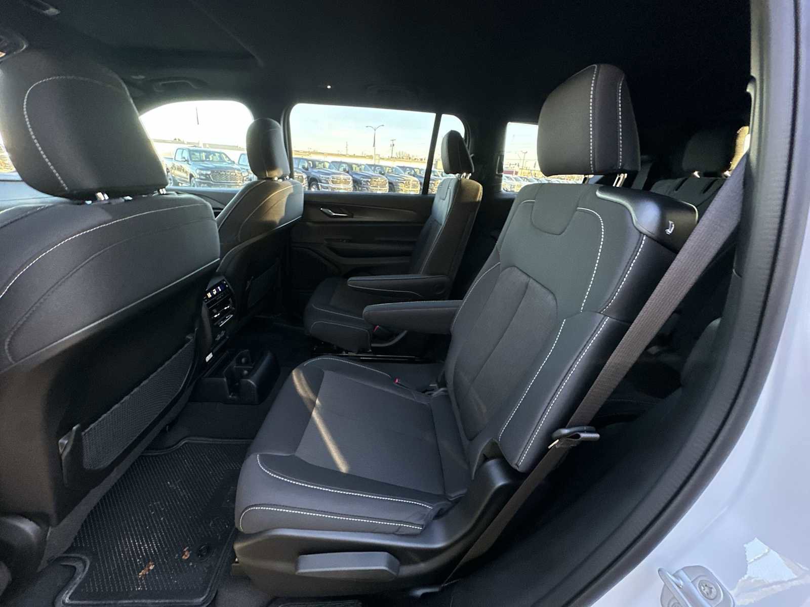 New 2025 Jeep Grand Cherokee L Laredo w/ Luxury Tech Group I image 23