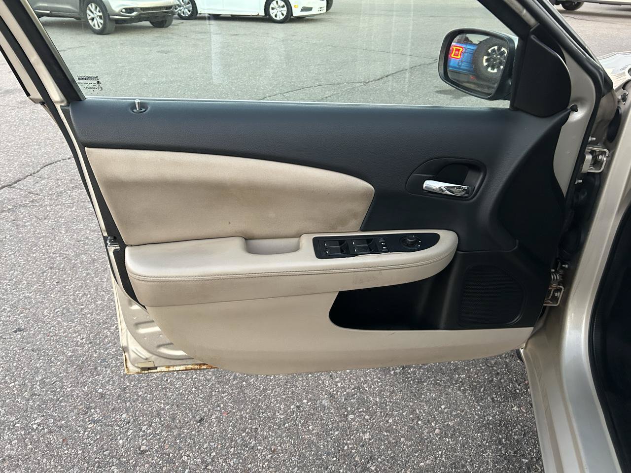 Used 2013 Chrysler 200 Touring FWD image 14