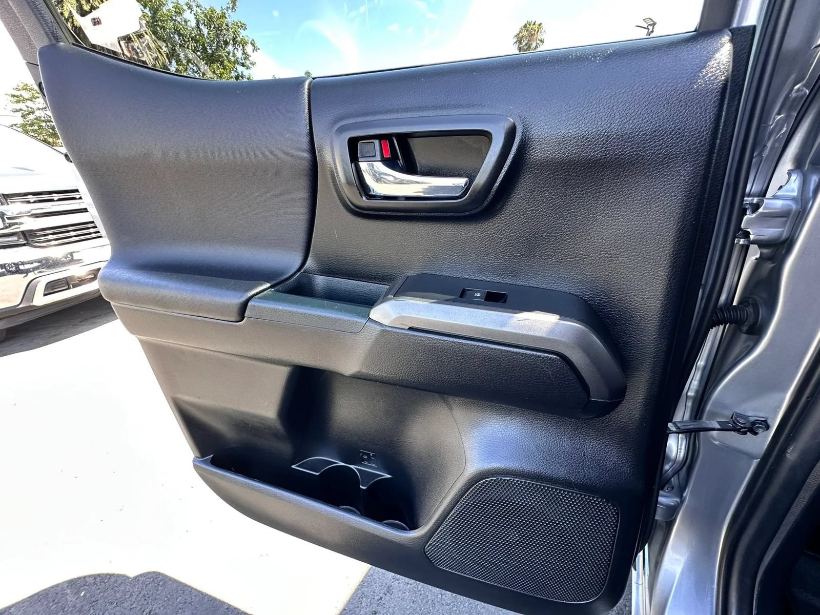 Used 2017 Toyota Tacoma TRD Off-Road w/ Tow Package AWD/4WD image 61