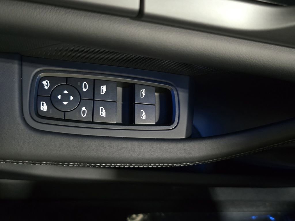 New 2026 Porsche Taycan image 21