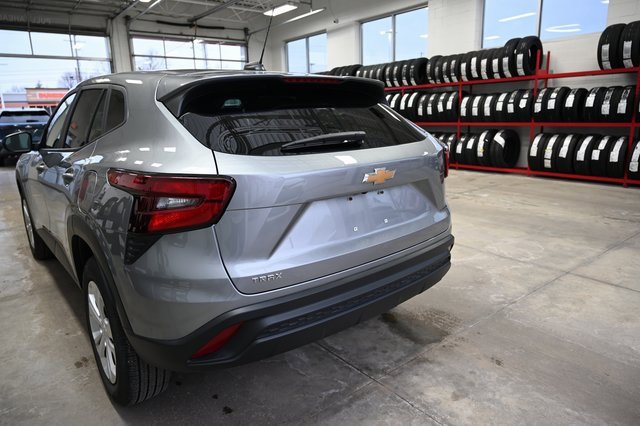 Used 2024 Chevrolet Trax LS image 7
