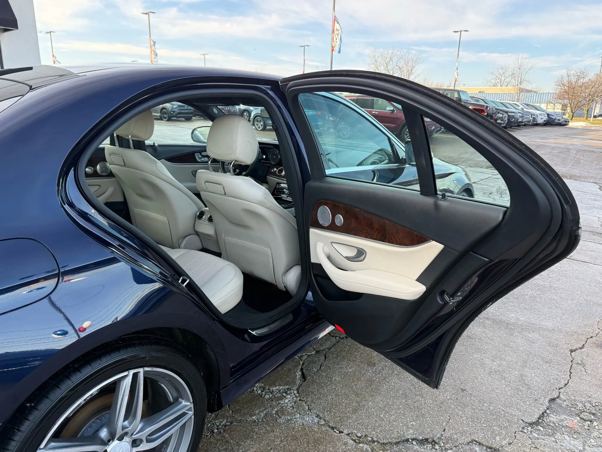 Used 2018 Mercedes-Benz E 300 4MATIC image 22