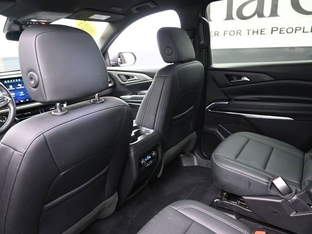 Used 2025 Chevrolet Traverse LT image 24
