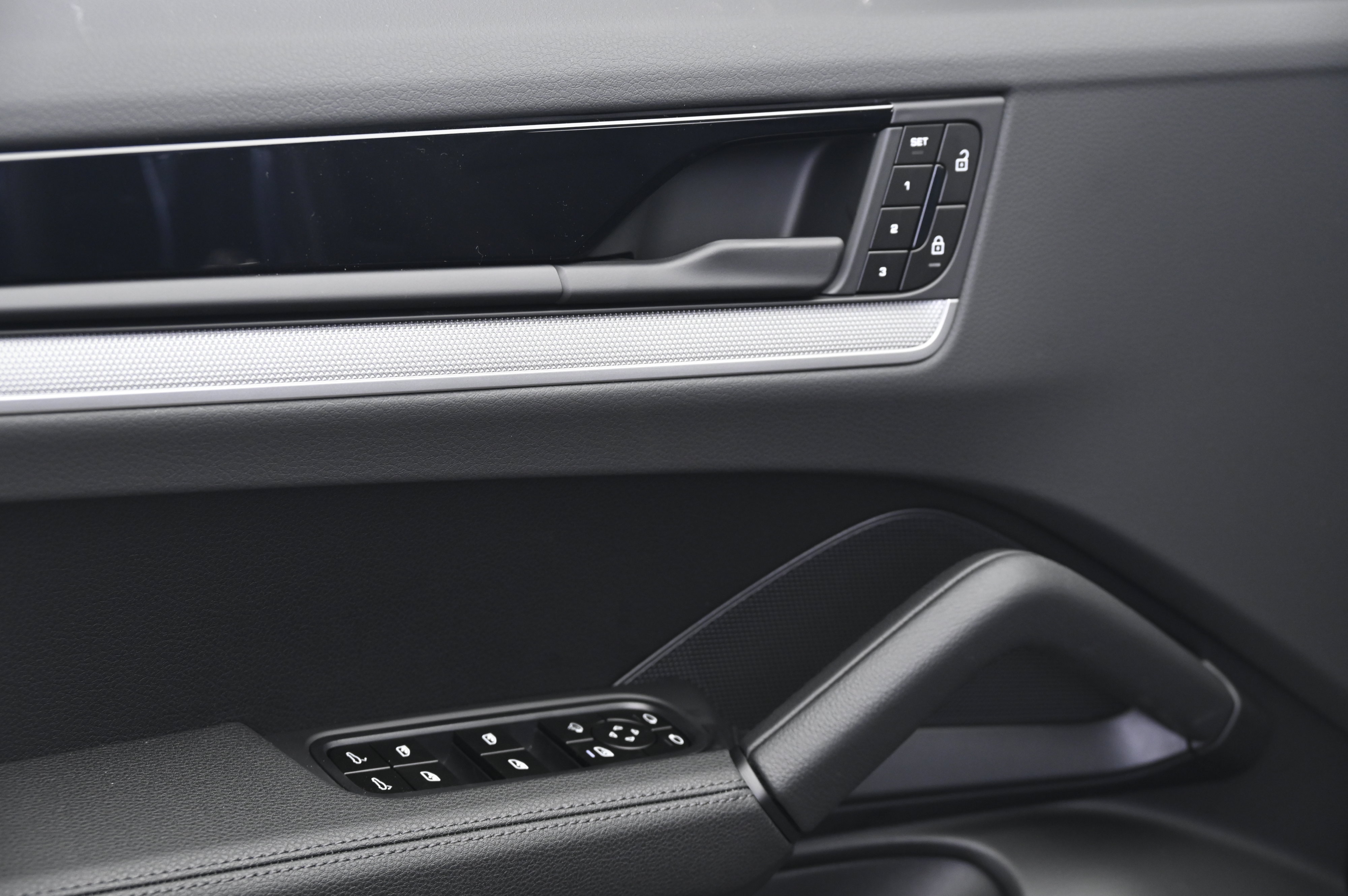 Certified 2026 Porsche Cayenne AWD/4WD image 27