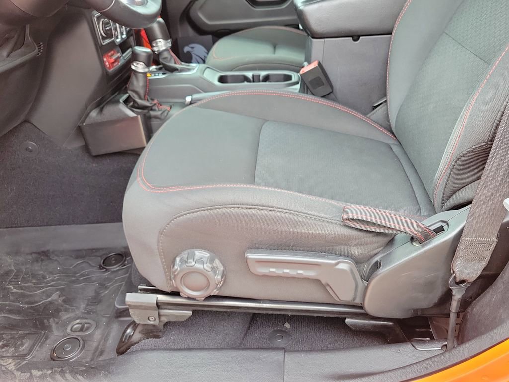 Used 2018 Jeep Wrangler Rubicon AWD/4WD image 11
