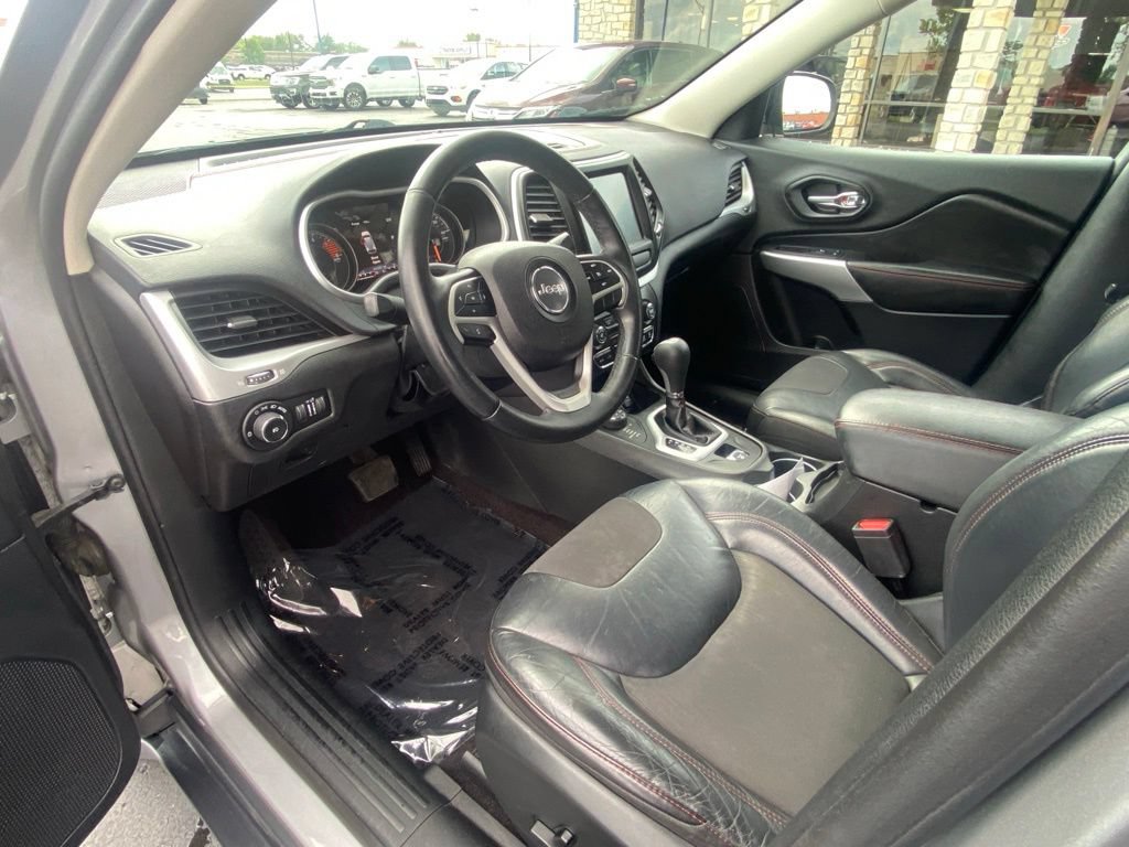 Used 2018 Jeep Cherokee Trailhawk AWD/4WD image 20