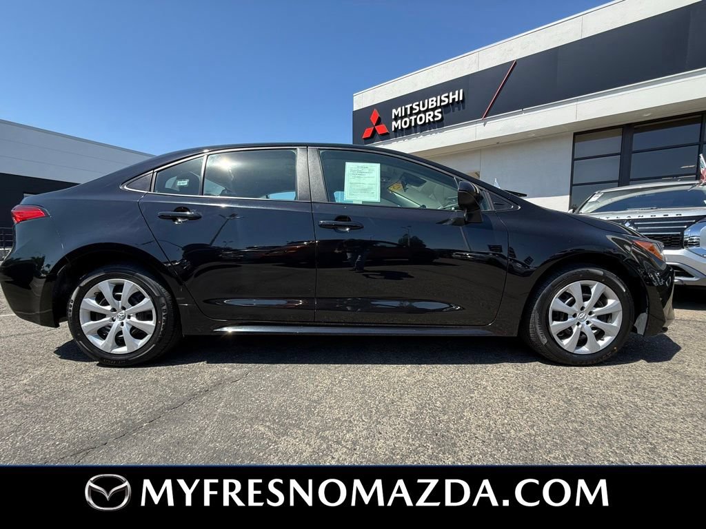 Used 2025 Toyota Corolla LE FWD image 16