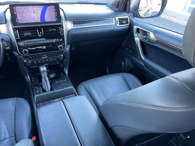 Used 2022 Lexus GX 460 Premium w/ Accessory Package image 10