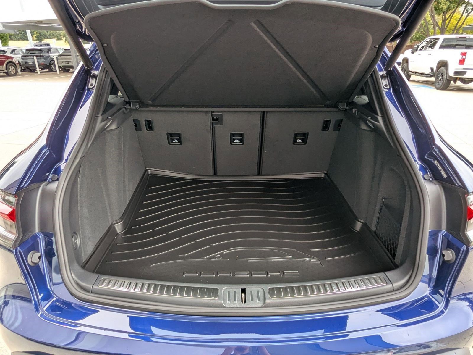 Certified 2026 Porsche Macan AWD/4WD image 23