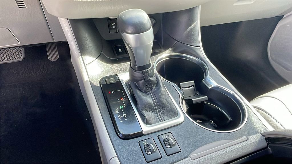 Used 2019 Toyota Highlander XLE w/ Carpet Mat Package (TMS) FWD image 16