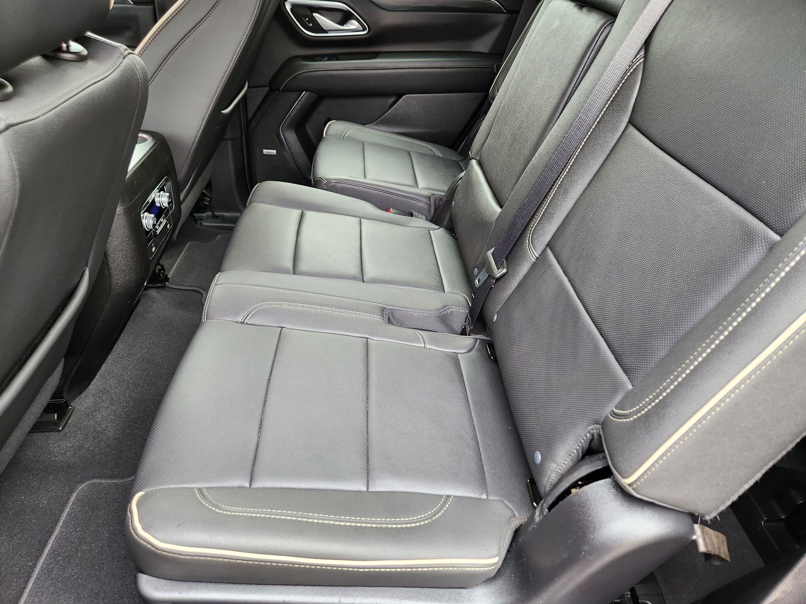 Used 2024 GMC Yukon SLT image 33