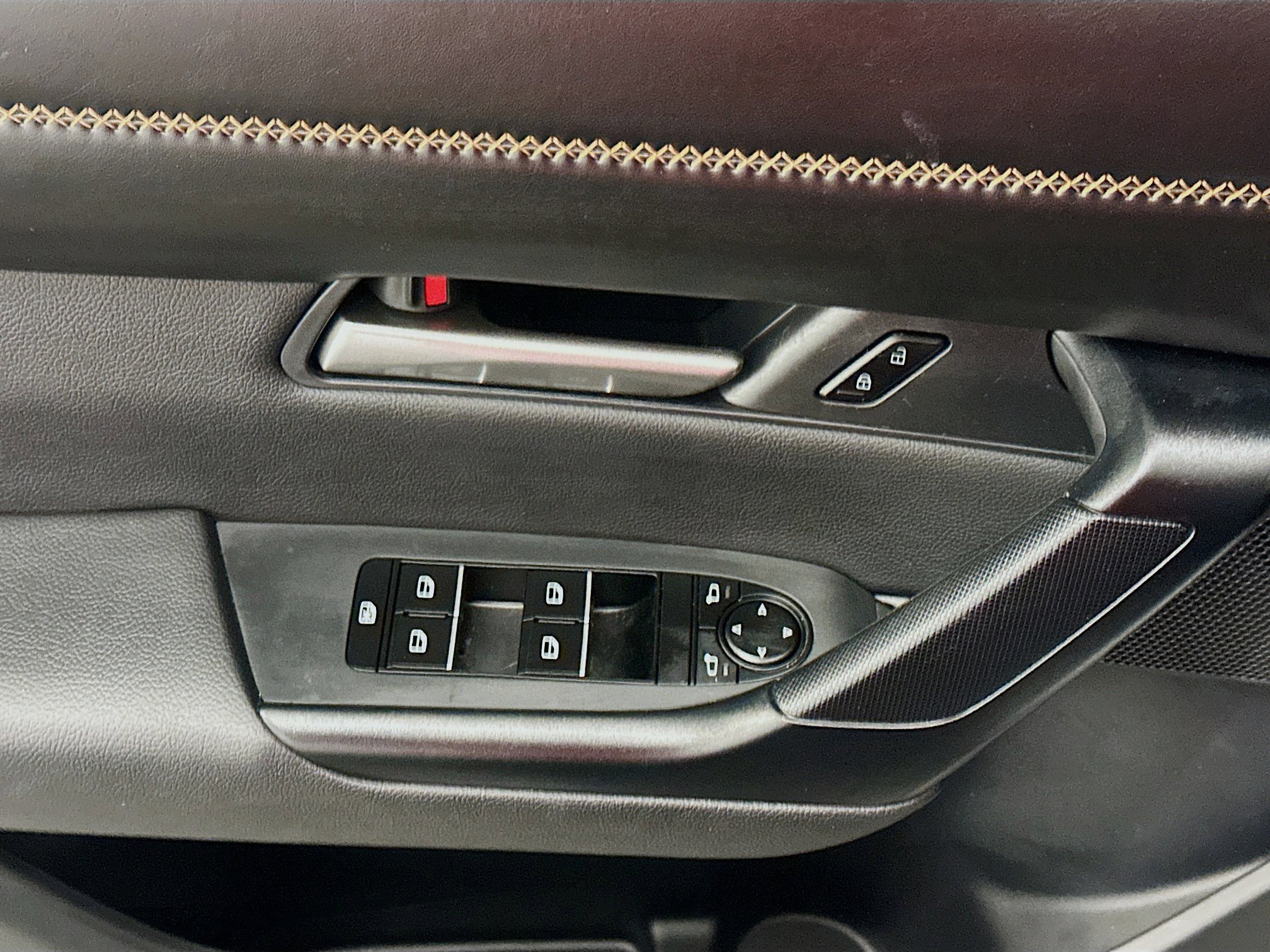 Used 2025 MAZDA CX-50 AWD 2.5 Hybrid w/ Premium Pkg image 15