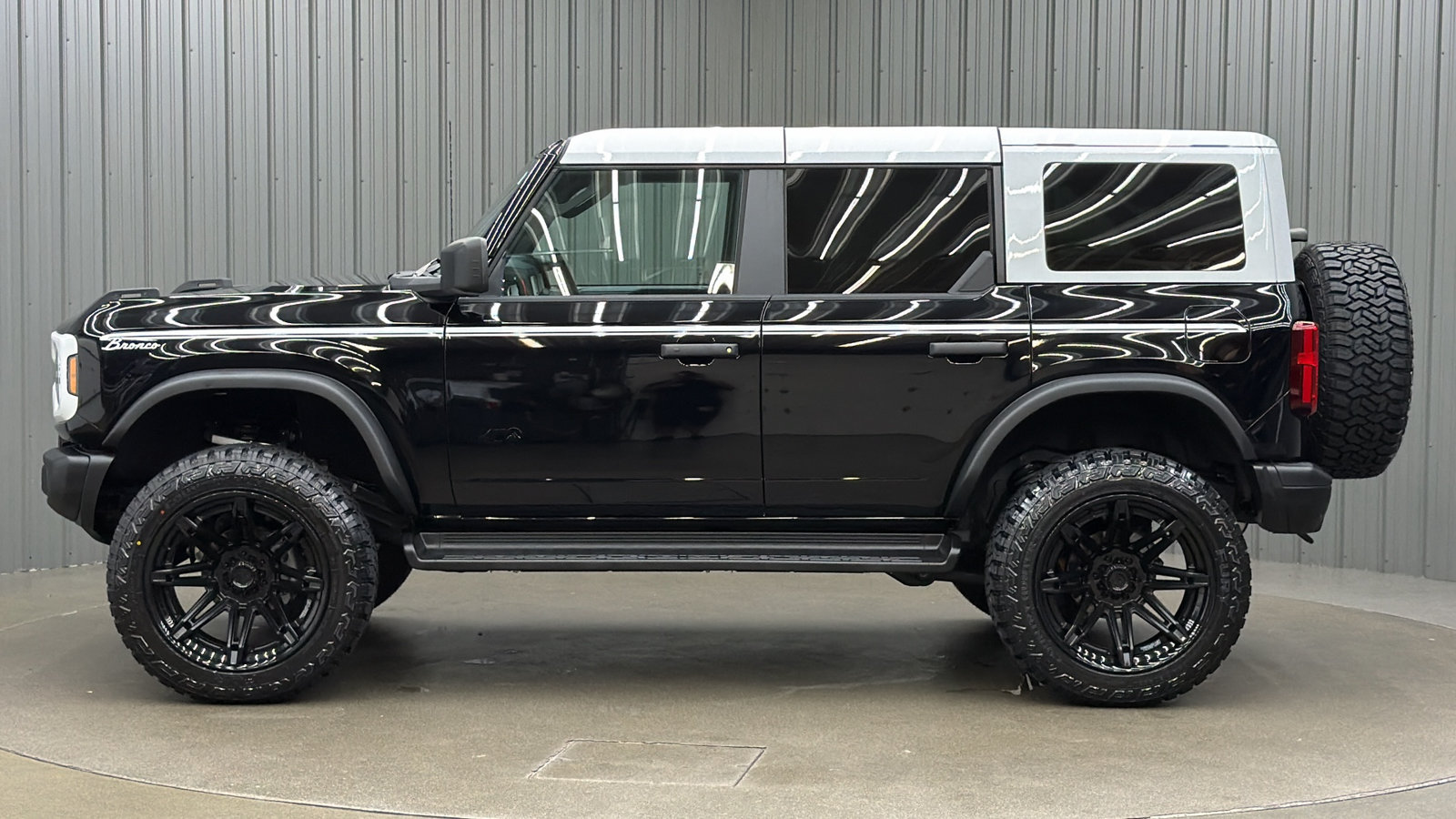 Used 2026 Ford Bronco Heritage Edition AWD/4WD image 2