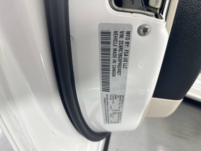 Used 2023 Chrysler Pacifica Touring-L FWD image 37
