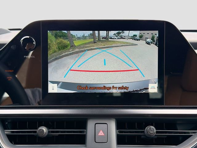 Used 2025 Lexus UX 300h FWD w/ Accessory Package (Z1) image 33