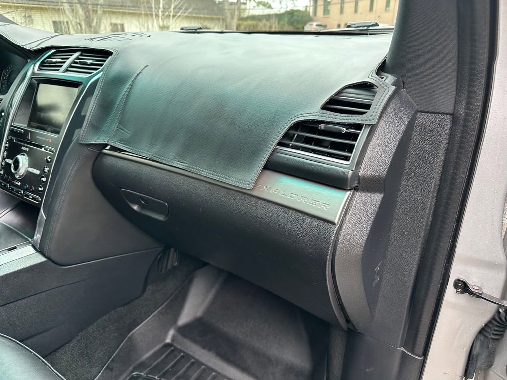 Used 2016 Ford Explorer Platinum image 49